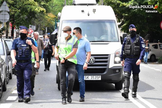 Katowice: Policjanci wśród nacjonalistów. Tajemnicza akcja służb na marszu! 