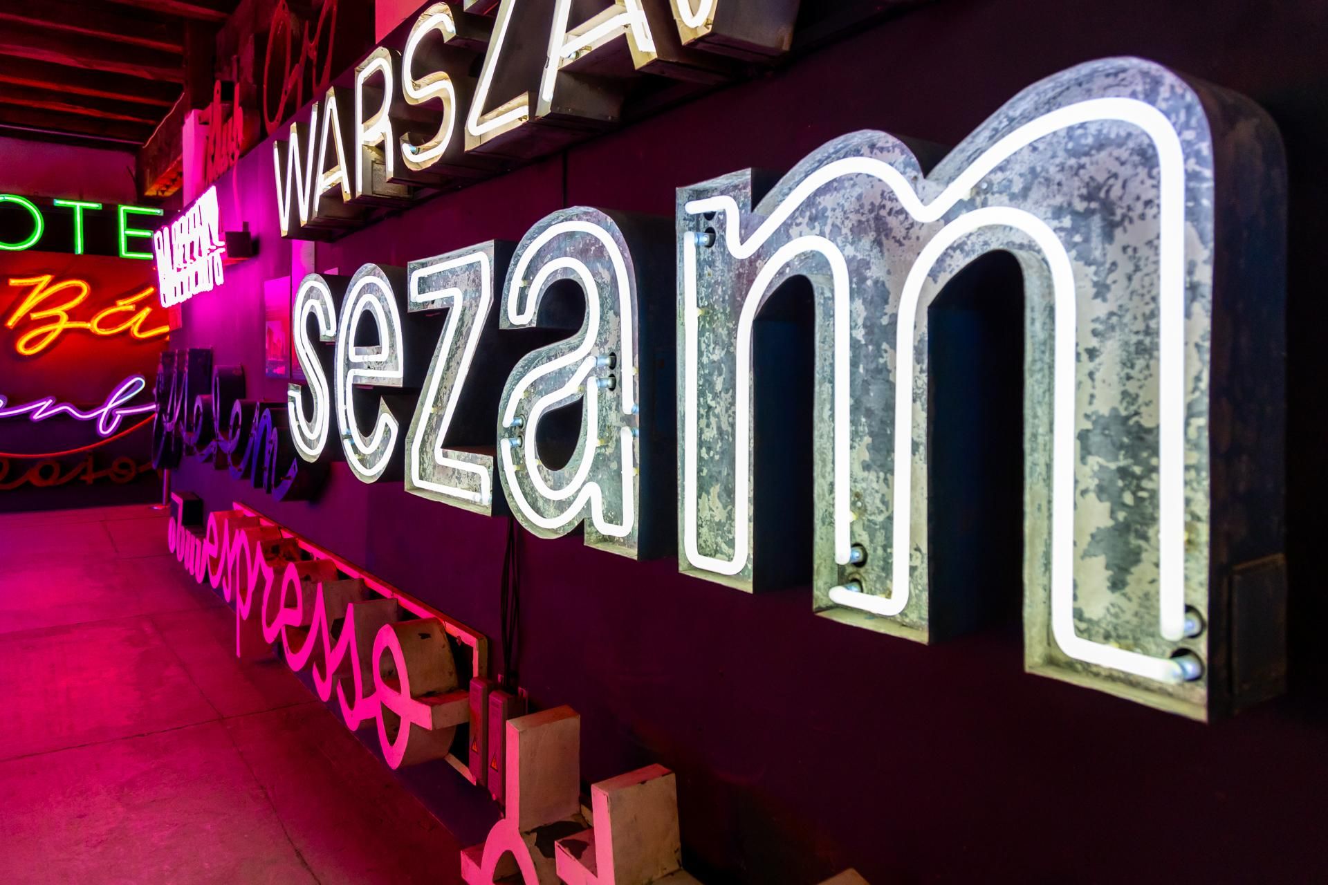 Neony z Muzeum Neonów w Warszawie