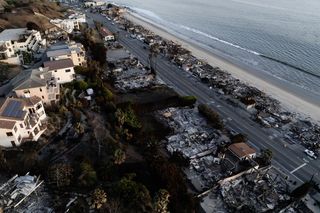 Strażacy walczą z pożarami w Kalifornii. 88 tysięcy osób objęto nakazem ewakuacji