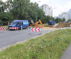 Paraliż w Warszawie. Awaria wodociągowa zarwała jezdnię al. Wilanowskiej