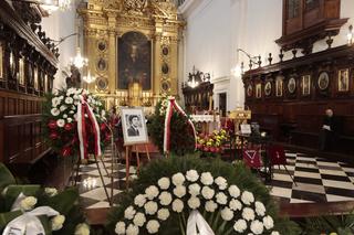 Wzruszające napisy na szarfach na pogrzebie Jerzego Połomskiego