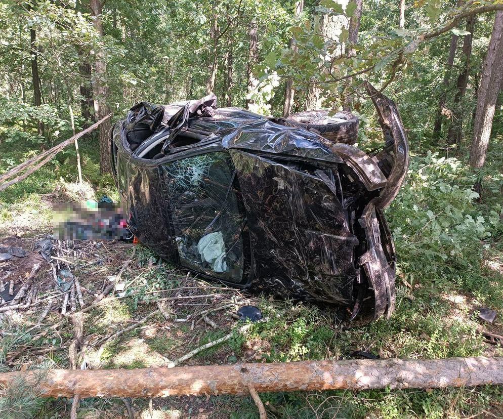 Wojciechówka. Koszmarne dachowanie osobówki! W środku 3-letni chłopczyk i... pijany ojciec