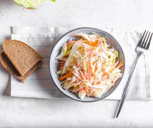 Najlepsza surówka na lato? Chrupie, orzeźwia i robi furorę przy minimalnym wysiłku