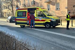 Dramat na przejściu na Ochocie. Wielkie audi zmiotło staruszkę