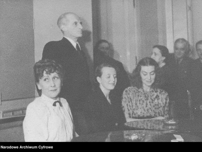 QUIZ PRL. Czerwone damy PRL-u. Jak naprawdę żyły żony dygnitarzy i partyjne celebrytki?
