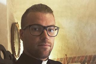 O takim proboszczu marzy każda parafianka