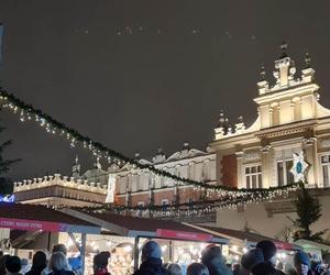 Boże Narodzenie 2023. Taneczny Flash Mob podczas otwarcia Jarmarku Bożonarodzeniowego w Krakowie