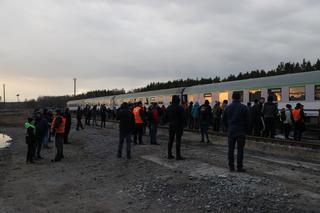 Przepełniony pociąg z uchodźcami