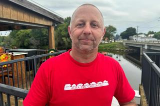 Polak objechał maluchem jezioro Michigan