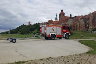 Znaleziono zwłoki nad Wisłą w Grudziądzu. Trwa akcja policji i straży pożarnej