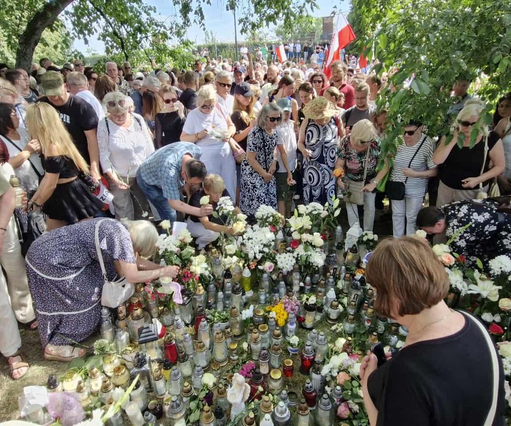 Marsz Milczenia dla Klaudii w Toruniu. „Niech nasza cisza przemówi głośniej niż słowa” [GALERIA]