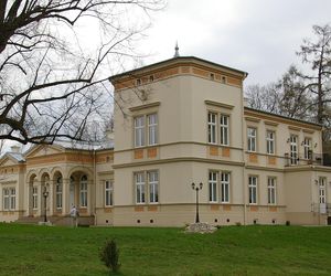 To jeden z najpiękniejszych pałaców w Małopolsce. Można go podziwiać nieopodal Krakowa