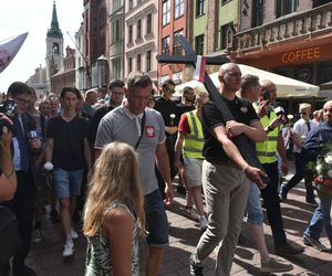 Marsz Milczenia dla Klaudii w Toruniu. „Niech nasza cisza przemówi głośniej niż słowa” [GALERIA]