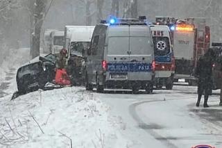 Tragiczny wypadek w Kobiórze. Kierowca opla zginął w zderzeniu dwóch samochdów