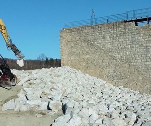 Stronie Śląskie - zabezpieczenie przeciwpowodziowe i naprawa uszkodzej tamy na potoku Morawka