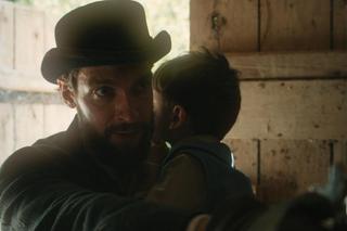 Matylda odc. 6. Robert Boden (Kamil Szeptycki), jego syn Maciuś (Fryderyk Surowiec)