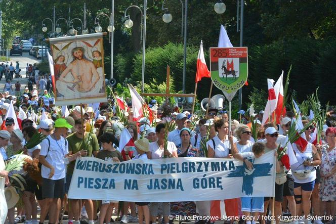 II szczyt pielgrzymkowy na Jasną Górę. Więcej pątników niż w zeszłym roku