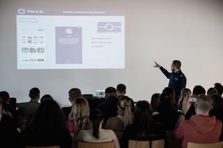 Policja pomaga szkolić kierowców Ubera