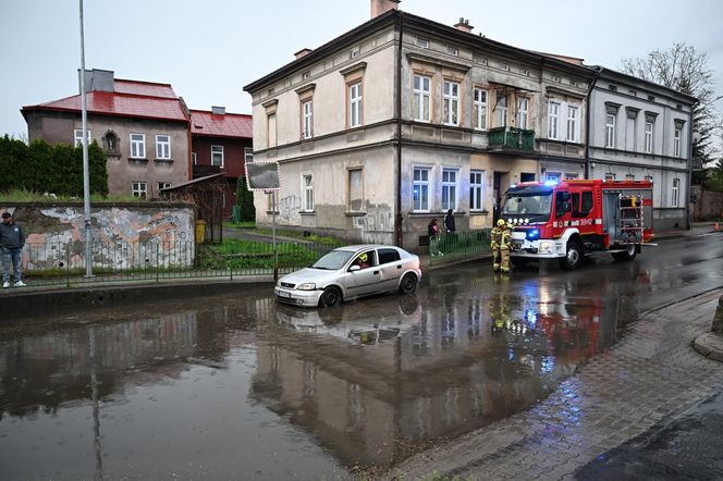 Potężne burze nad Podkarpaciem. Grad, wicher i potoki deszczu, jak w środku lata!