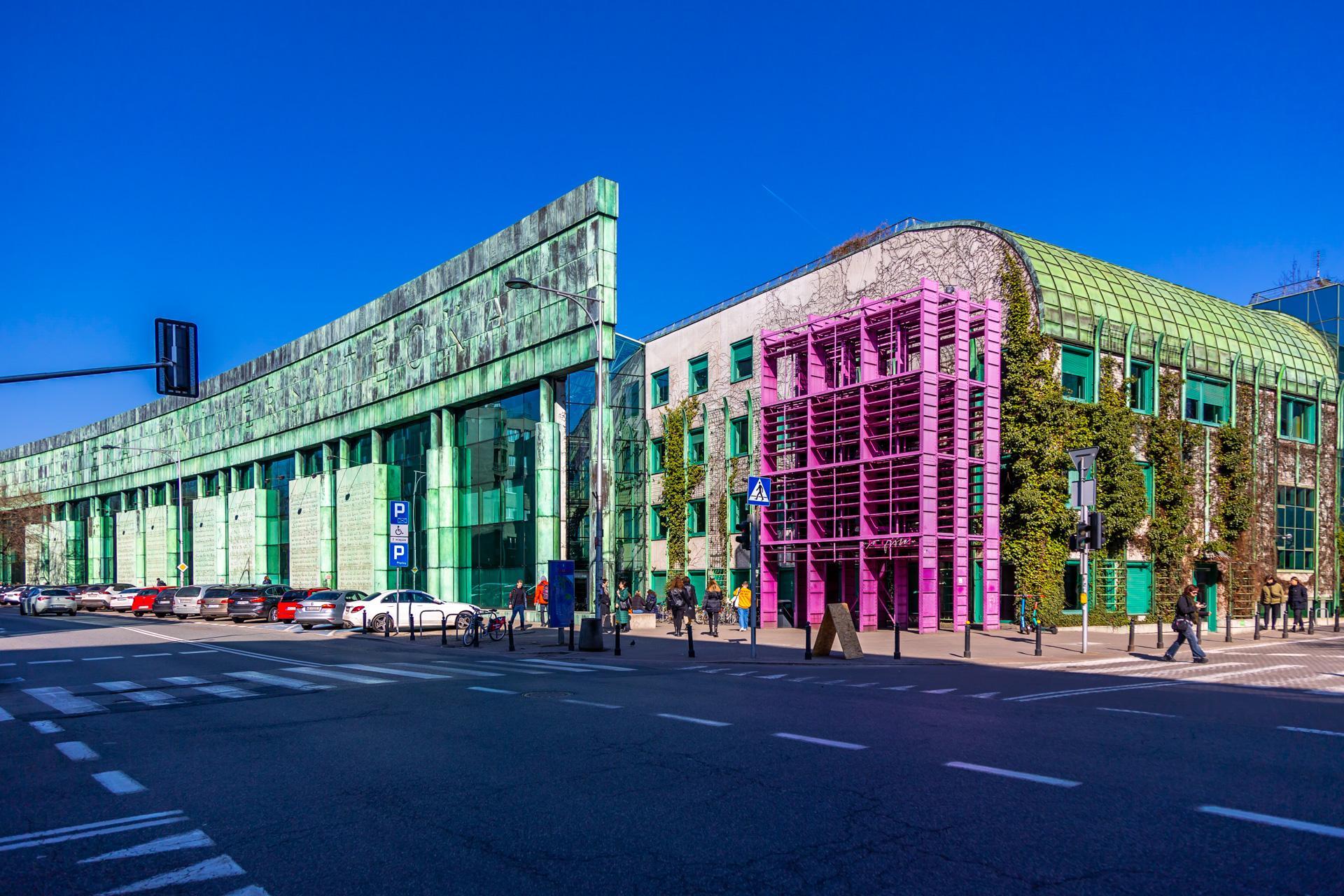 Biblioteka Uniwersytecka w Warszawie - zdjęcia. Zobacz postmodernistyczną ikonę, którą kiedyś uznawano za kicz