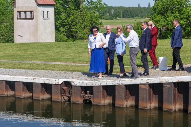 Minister Moskwa walczy ze złotą algą