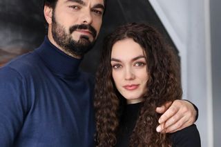 Romantyczne chwile w Dziedzictwie. Yaman z Naną wspólnie słuchają kaset jego ojca