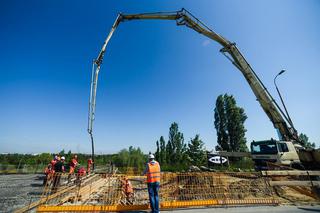 Łódź: Na wiadukcie na Dąbrowskiego praca wre! Na jakim etapie jest budowa? [ZDJĘCIA]