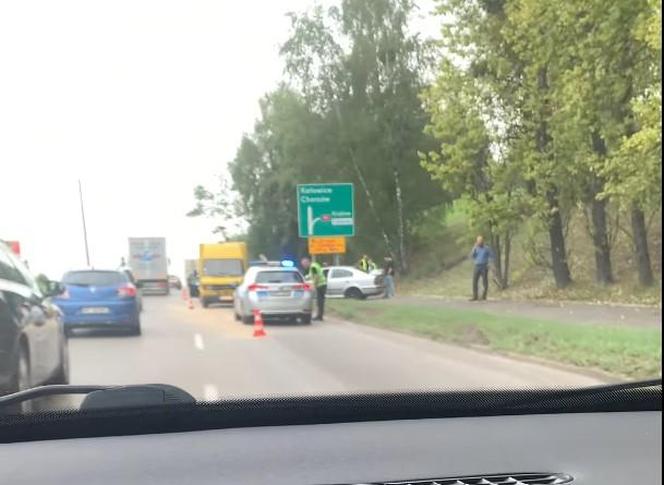 Zderzenie pięciu aut na obwodnicy Piekar Śląskich. Trzy kolizje jedna po drugiej