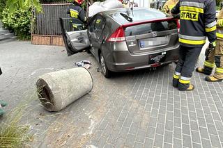 Rozjechał autem ludzi na przystanku! Pilna akcja w Wawrze, są ranni!