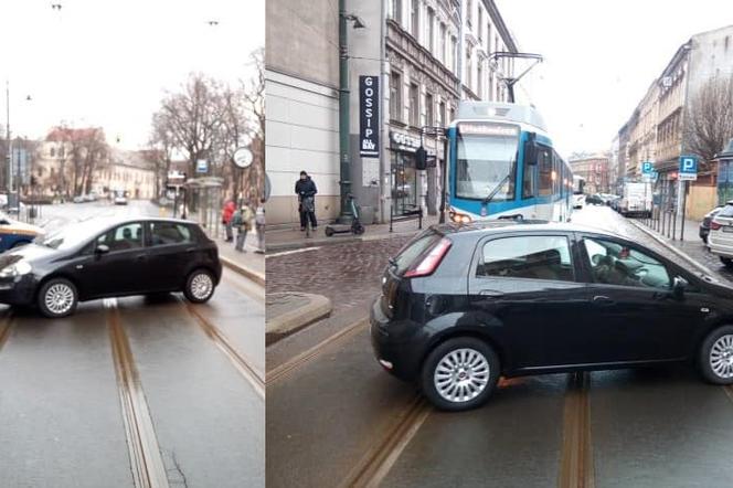 Mistrz parkowania zablokował tramwaj w Krakowie! Zostawił samochód na torowisku