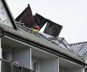 Blok przy ul. Powstańców w Ząbkach po pożarze