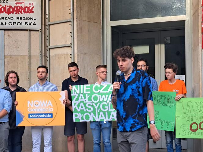 Manifestacja w obronie dóbr przyrody i klimatu w Krakowie