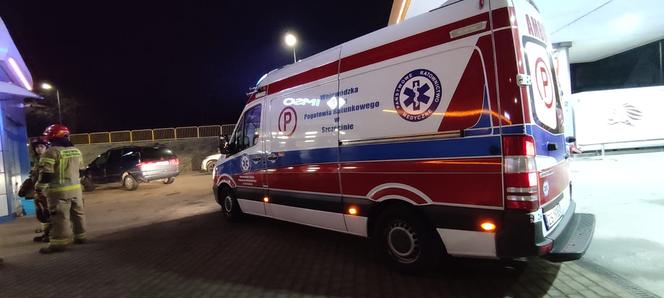Skoda wjechała w stację benzynową