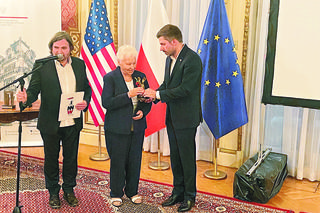 Wyróżnienia dla świadków historii