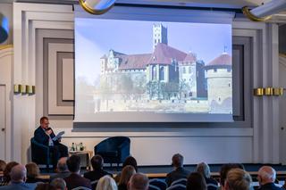 Konferencja „Odbudować, zmienić, zachować? Zamki w krajobrazie Polski” w Warszawie, 7–8 listopada 2023 r.