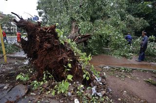 Huragan Rafael sieje spustoszenie. Tysiące domów zniszczonych, kraj odcięty od prądu