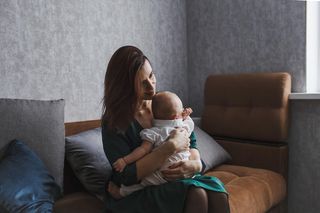 On się do niczego nie poczuwa. Prawniczka wyjaśnia, jakie prawa mają samotne mamy