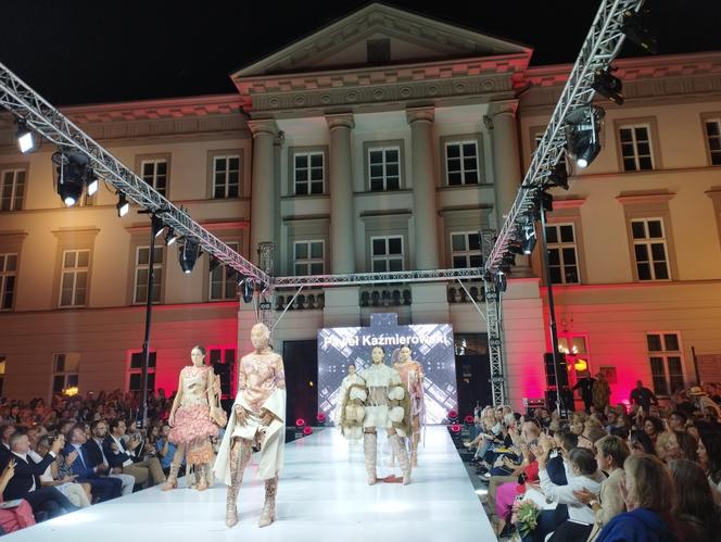 RADOM FASHION SHOW