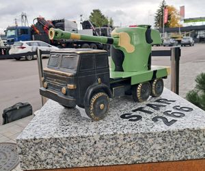 Legenda ciężarówki STAR w Starachowicach żyje w miniaturze! Nowy „Staruś” uroczyście odsłonięty