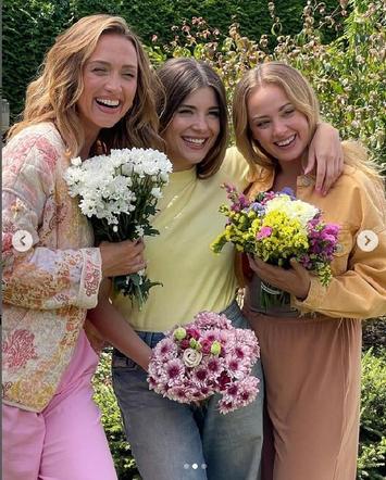 Barwy szczęścia na planie. Asia (Anna Gzyra), Agata (Natalia Zambrzycka), Oliwka (Wiktoria Gąsiewska)