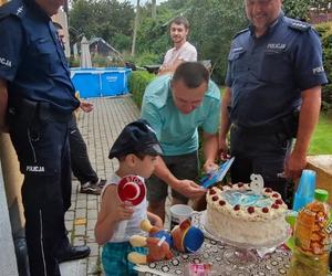 Urodziny Alana rozpoczęły się...wizytą policjantów 