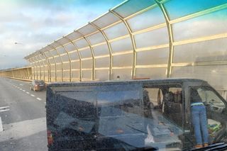 Poważny wypadek na A8 we Wrocławiu. Zderzyły się dwa tiry i dwa busy, są ranni