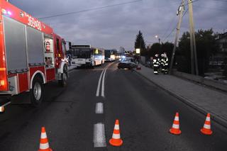 Wola Rzędzińska: Zderzenie osobówki z autobusem. Jedna osoba w szpitalu!