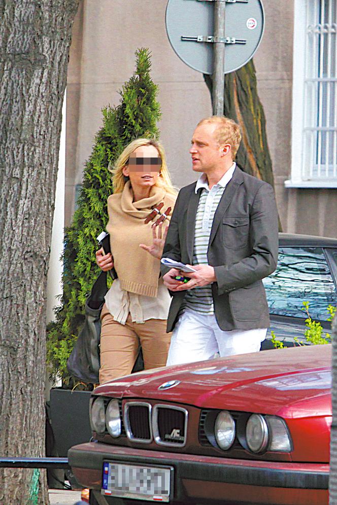 Piotr Adamczyk z nowym autem i nową dziewczyną