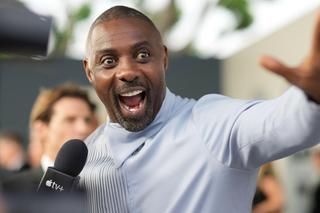 Idris Elba znowu zarapował. Tym razem zrobił to w bardzo szczytnym celu!