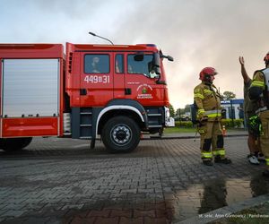 Pożar akumulatorowni na poddaszu zakładu przetwórstwa drobiu w Kawle