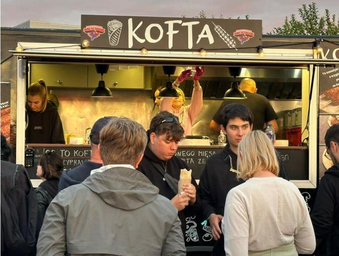 Foodtruckowe miasteczko na Openerze. Za zwykłą zapiekankę zapłacisz majątek 