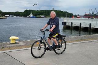 Lech Wałęsa śmiga na rowerze. Ludzie zwrócili mu uwagę. Posłuchał! 