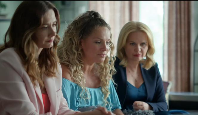 Przyjaciółki 18 sezon odc. 213. Patrycja (Joanna Liszowska), Anka (Magdalena Stużyńska), Zuza (Anita Sokołowska)