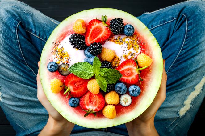 Owoce, soki owocowe oraz słodzone napoje przyspieszają diurezę, czyli częstsze oddawania moczu